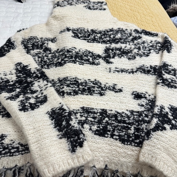 Zara Sweater - Picture 2 of 2